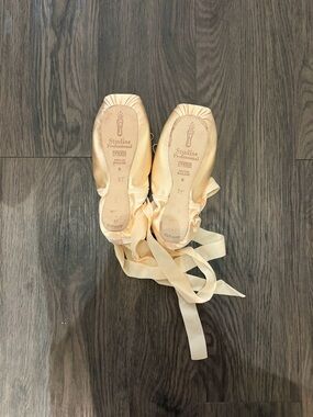 Freed Studio Pro Pointe Shoes 5E Hard Shank